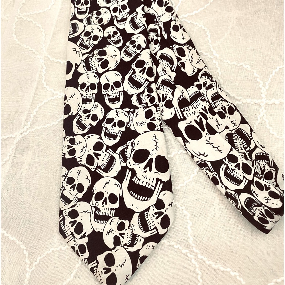 Skull tie